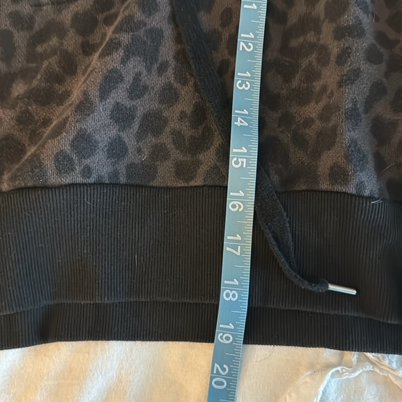 Victoria’s Secret oversized crop style sweatshirt - Picture 7 of 7